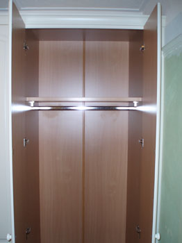 bedroom1gloucesterinsidewardrobe